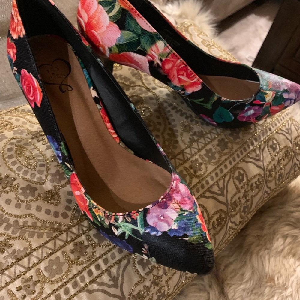 Floral heels ❤️ - Picture 2 of 5